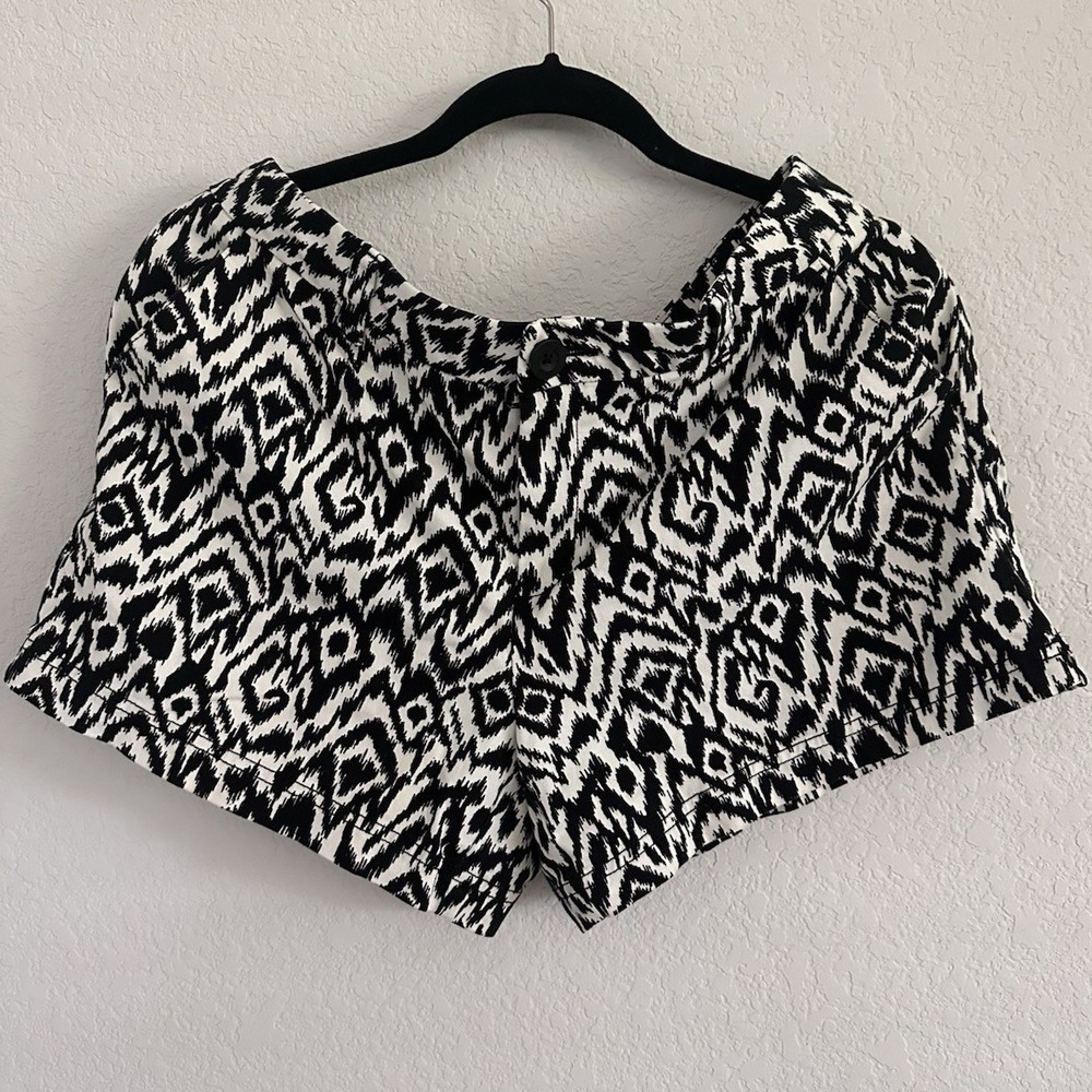 BCG Women's Chino Shorts Black/White Geometric Size 12 Button Flat Front